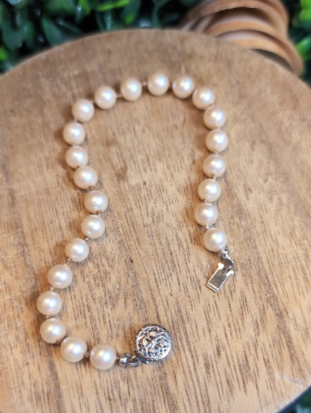 Cream Pearl Bracelet with Silver Filigree Accent - Timeless Elegance